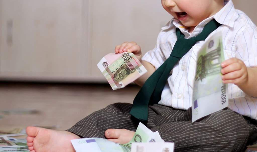 Оформить денежную выплату на ребенка