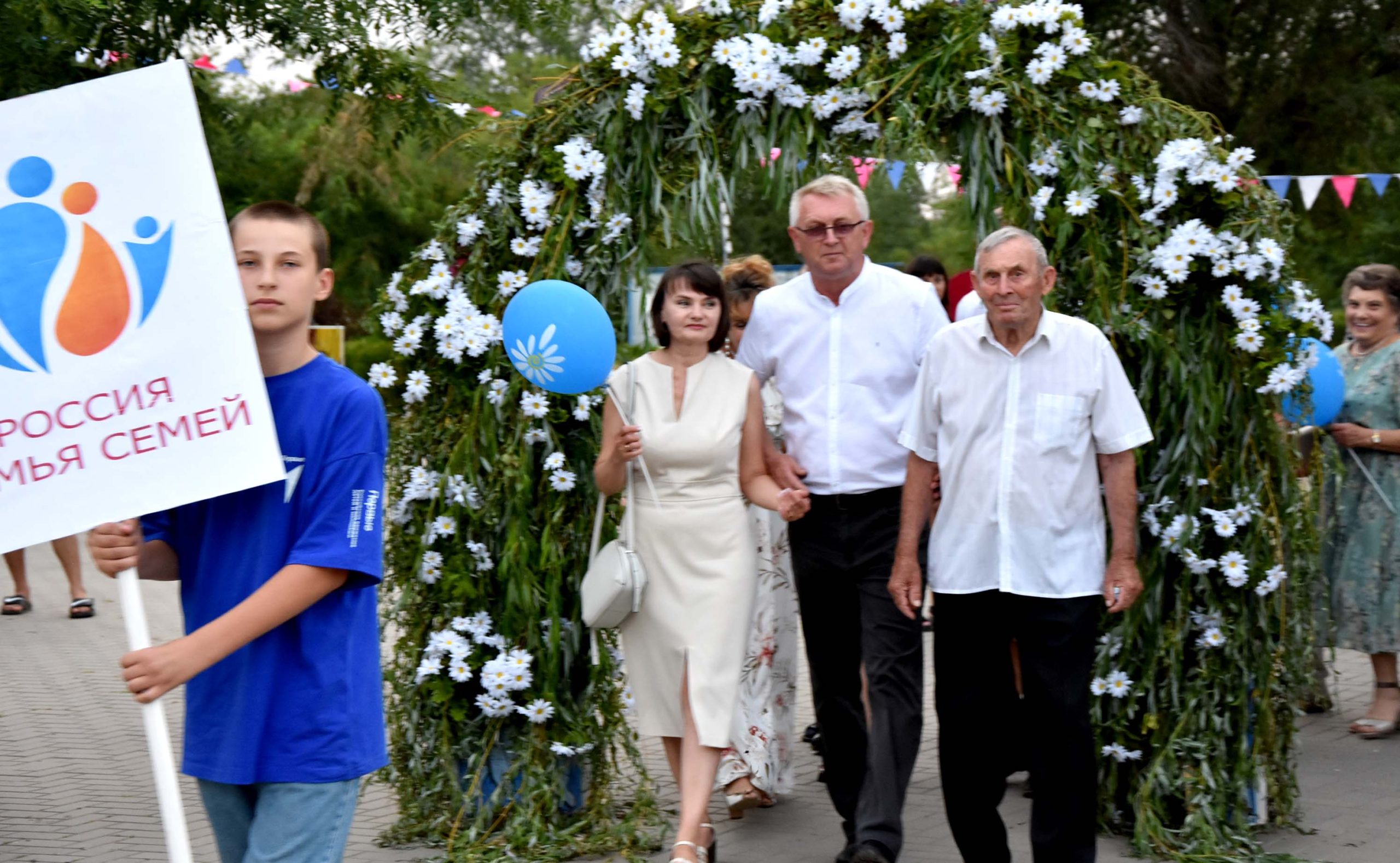 В Ремонтном торжественно отметили День любви, семьи и верности - Рассвет